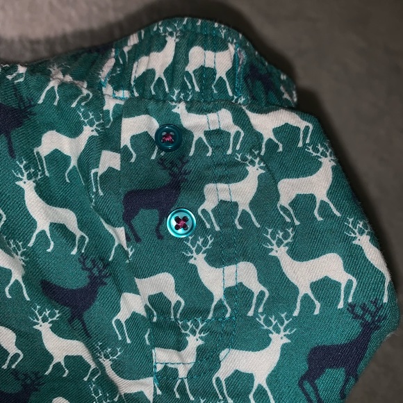 Green deer pattern pajama shorts with buttons - Picture 6 of 8